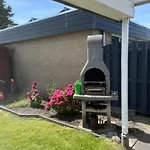 Ruhiges Uneinsehbarer Grosser Garten, Komplett Eingezaeunt 160 M Hoch Holiday home
