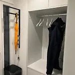 Ruhiges Uneinsehbarer Grosser Garten, Komplett Eingezaeunt 160 M Hoch *