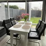 Ruhiges Uneinsehbarer Grosser Garten, Komplett Eingezaeunt 160 M Hoch *