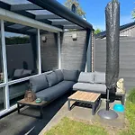 Ruhiges Uneinsehbarer Grosser Garten, Komplett Eingezaeunt 160 M Hoch Holiday home *