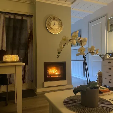 Ruhiges Uneinsehbarer Grosser Garten, Komplett Eingezaeunt 160 M Hoch *