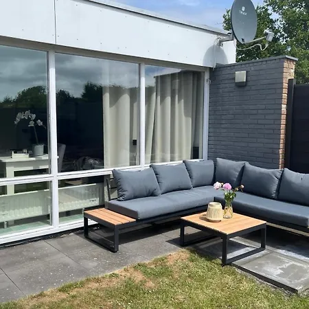 Ruhiges Uneinsehbarer Grosser Garten, Komplett Eingezaeunt 160 M Hoch *