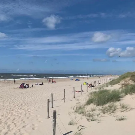 Ruhiges Uneinsehbarer Grosser Garten, Komplett Eingezaeunt 160 M Hoch
