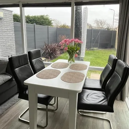 Ruhiges Uneinsehbarer Grosser Garten, Komplett Eingezaeunt 160 M Hoch *