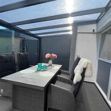 Feriehus Ruhiges Uneinsehbarer Grosser Garten, Komplett Eingezaeunt 160 M Hoch *