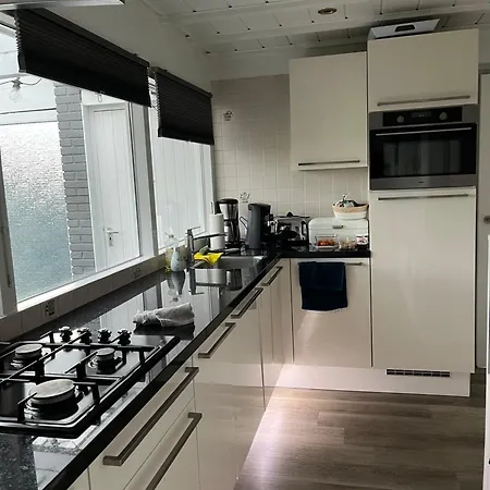 Ruhiges Uneinsehbarer Grosser Garten, Komplett Eingezaeunt 160 M Hoch Sint Maartensvlotbrug