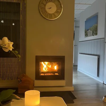 Ruhiges Uneinsehbarer Grosser Garten, Komplett Eingezaeunt 160 M Hoch